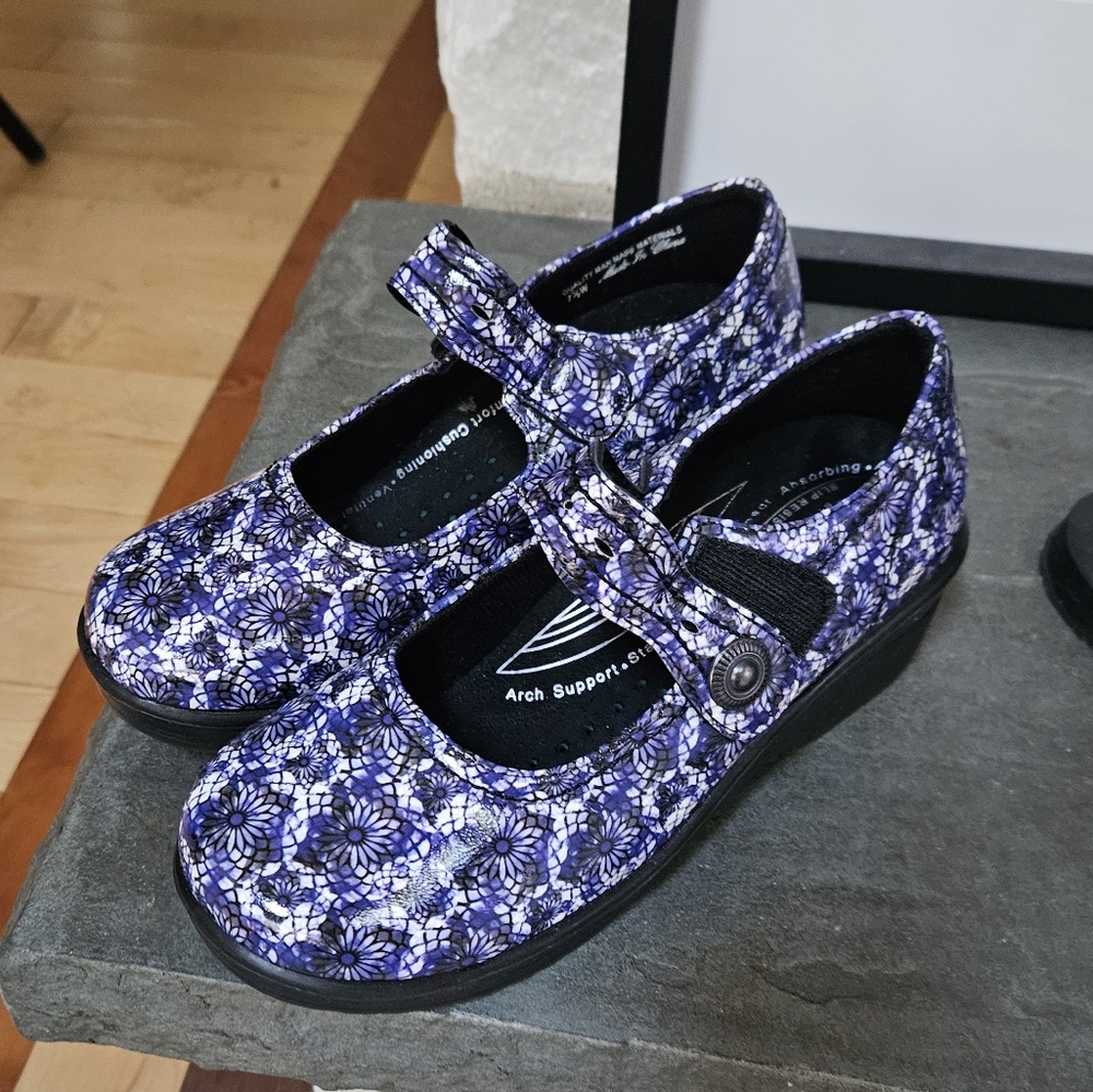 Easy Street Easy Works by Women's Letsee Mary Jane Clogs Size 7.5 Black Patent